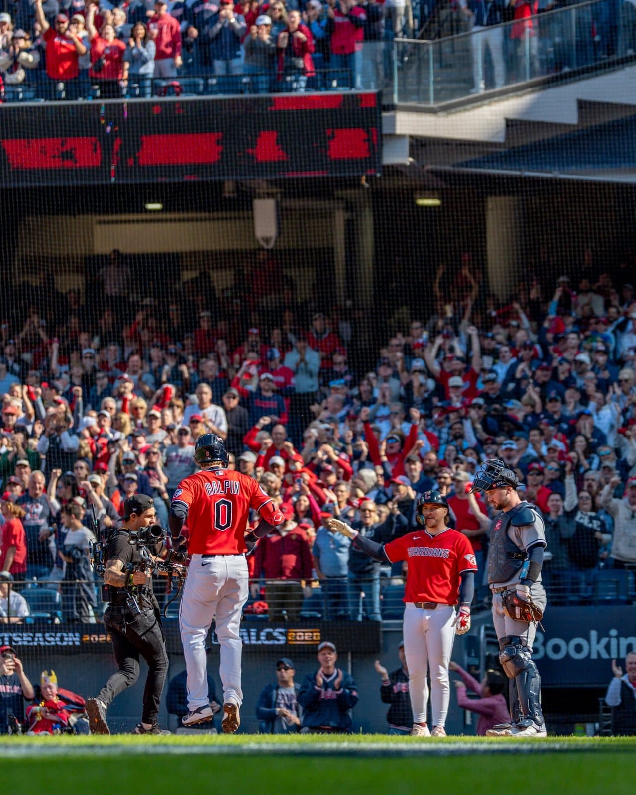 Halpin dispara el jonrón decisivo y Cleveland toma ventaja 2-1 en la Serie de Campeonato de la Liga Americana