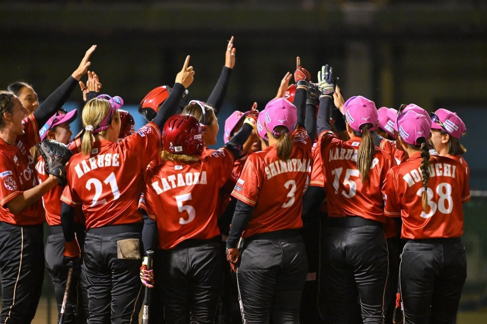 Las Red Terriers celebran el triunfo 9-3 sobre Toyota Shokki. Foto: Toyota Red Terriers.