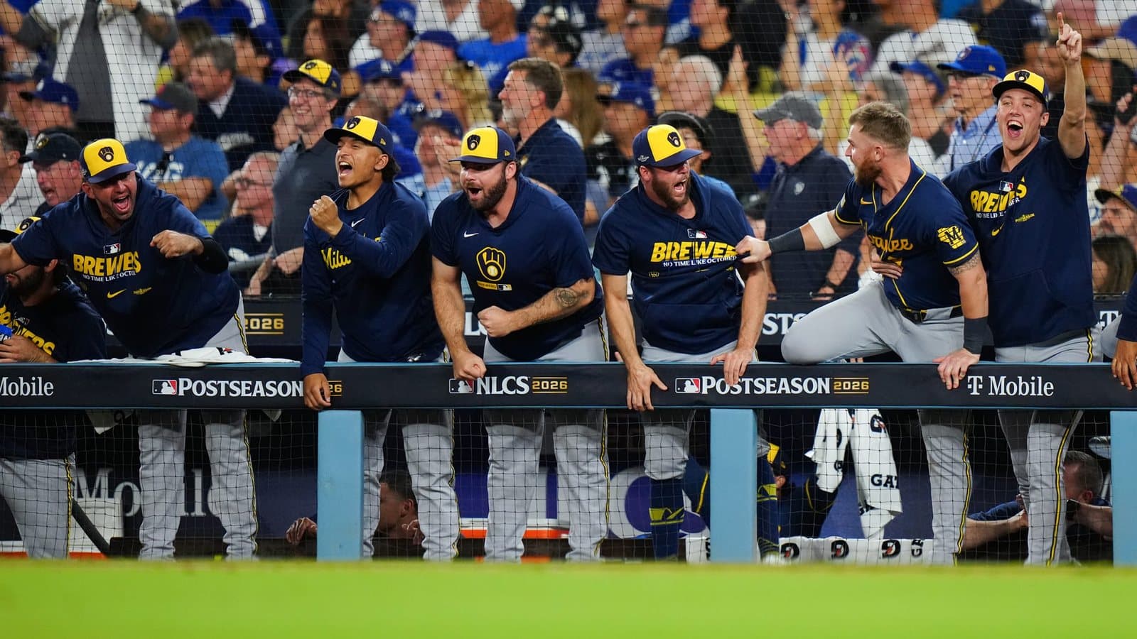 Milwaukee barre a los Dodgers y regresa a la Serie Mundial después de 44 años