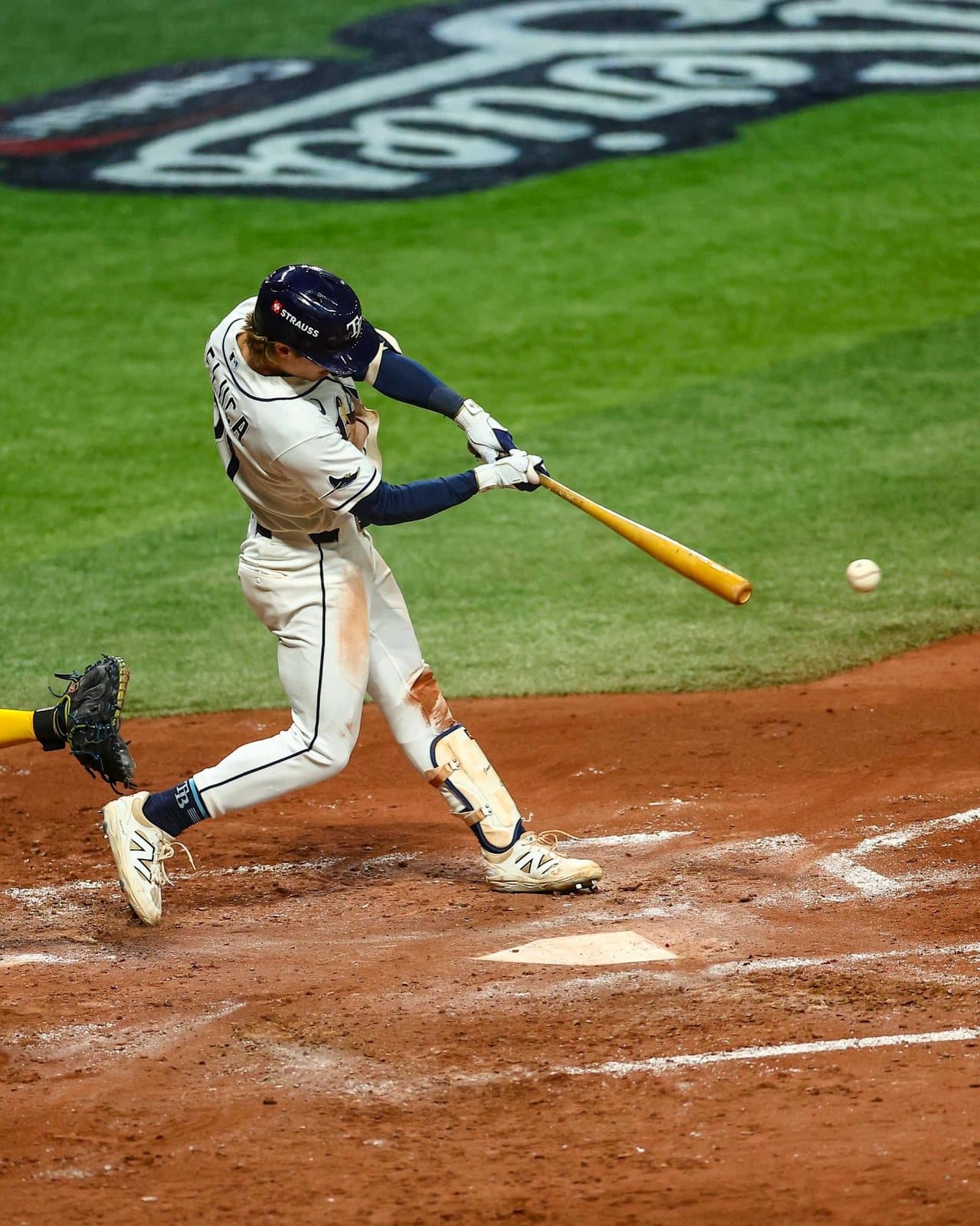 Un bateador de los Rays conecta durante el Juego 4 de la Serie Mundial. Foto: Tampa Bay Rays.