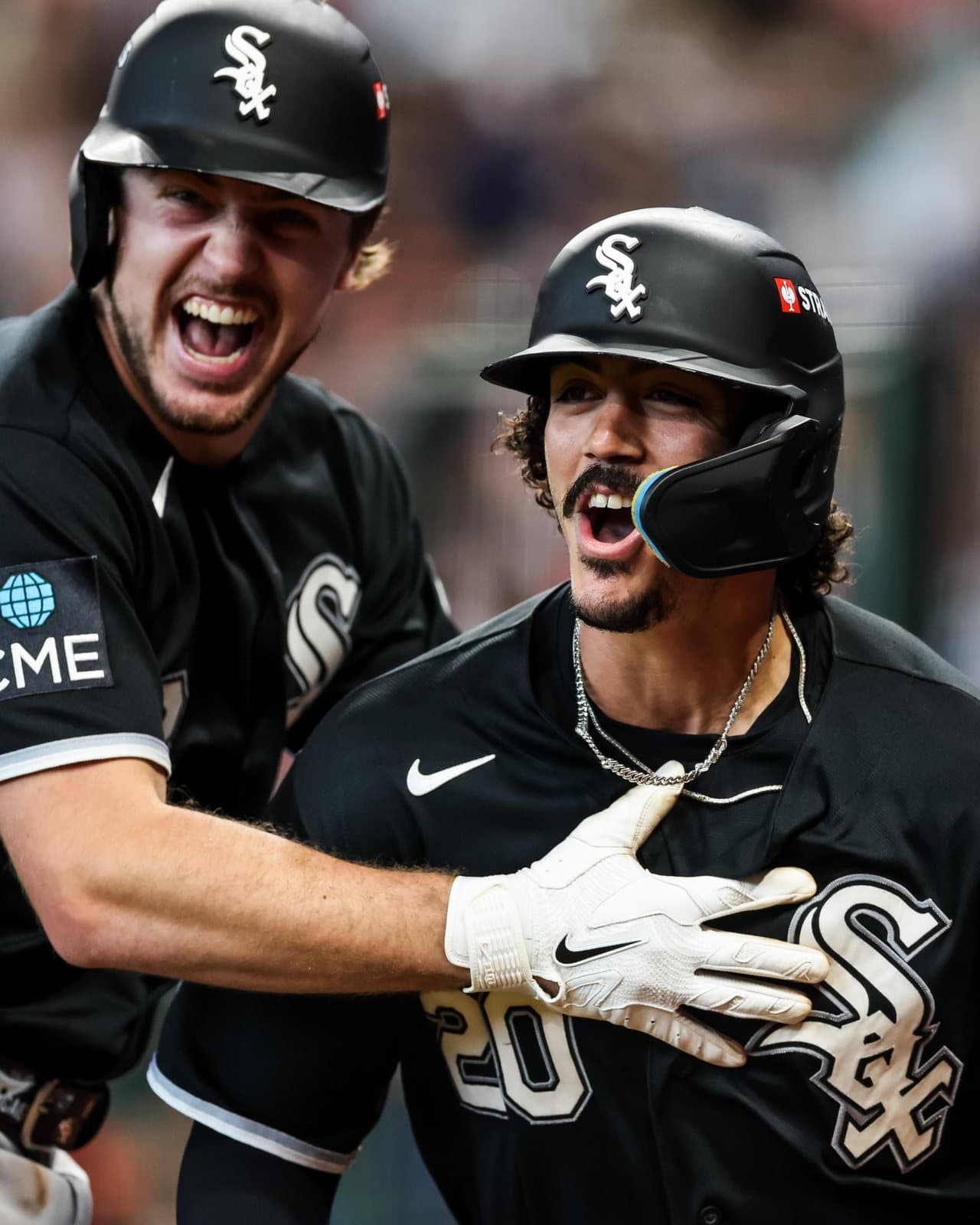 El cubano Miguel Vargas (#20) celebra en Houston durante la Serie de Comodines. Foto: Chicago White Sox.