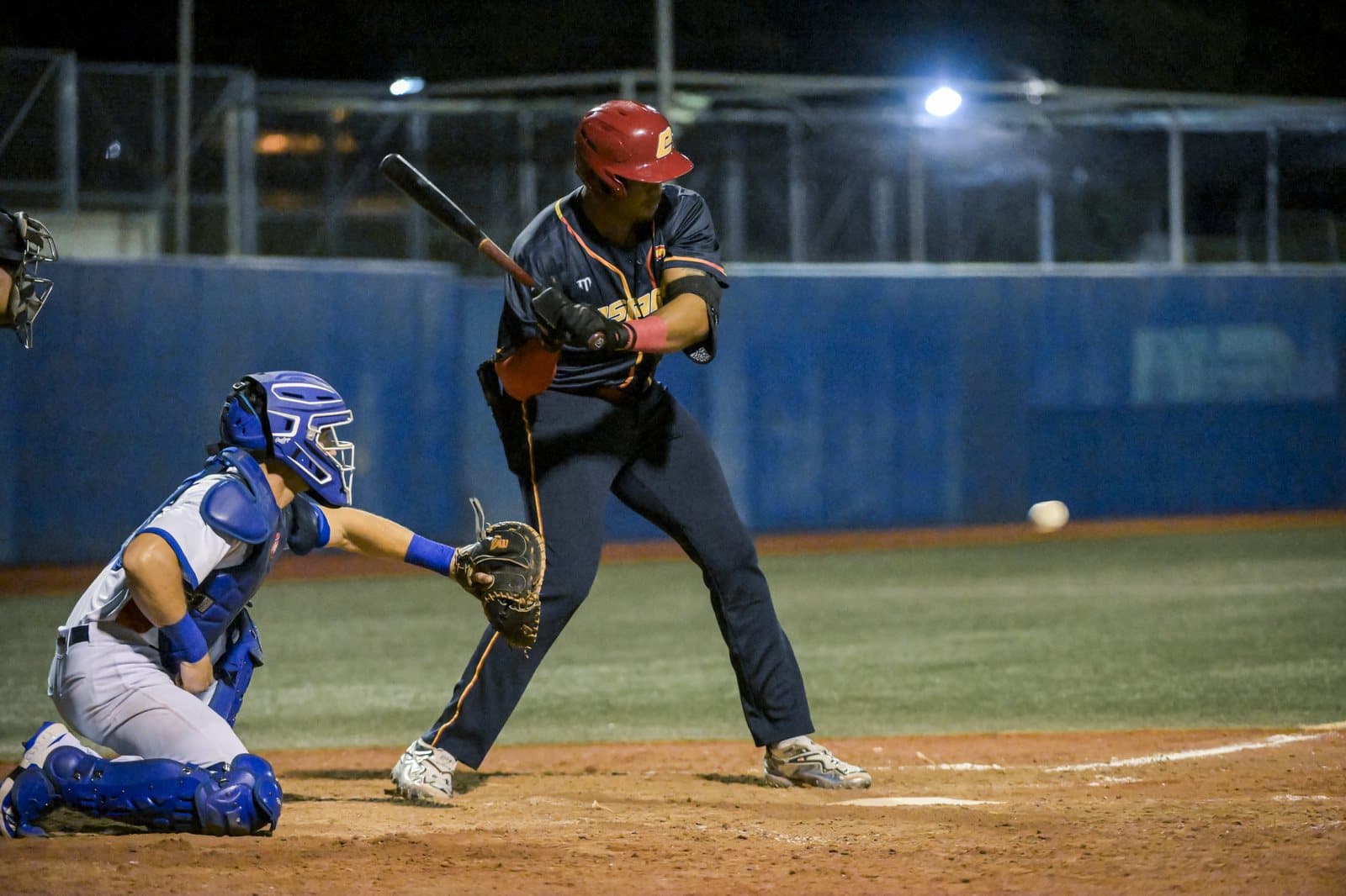 Un bateador español en acción contra Italia durante el Clasificatorio de Barcelona. Foto: WBSC.