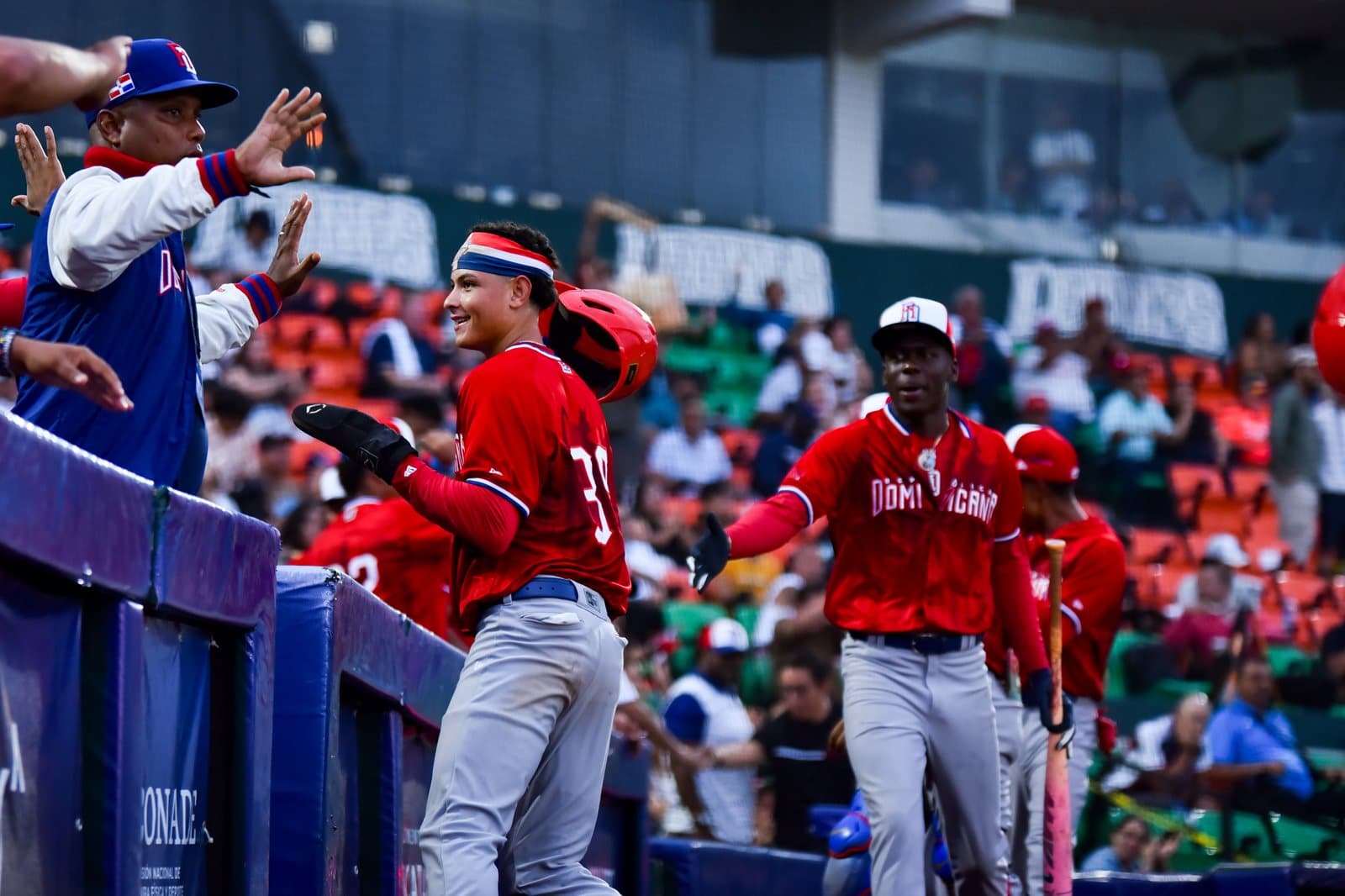 El dugout de República Dominicana durante la final. Foto: WBSC.