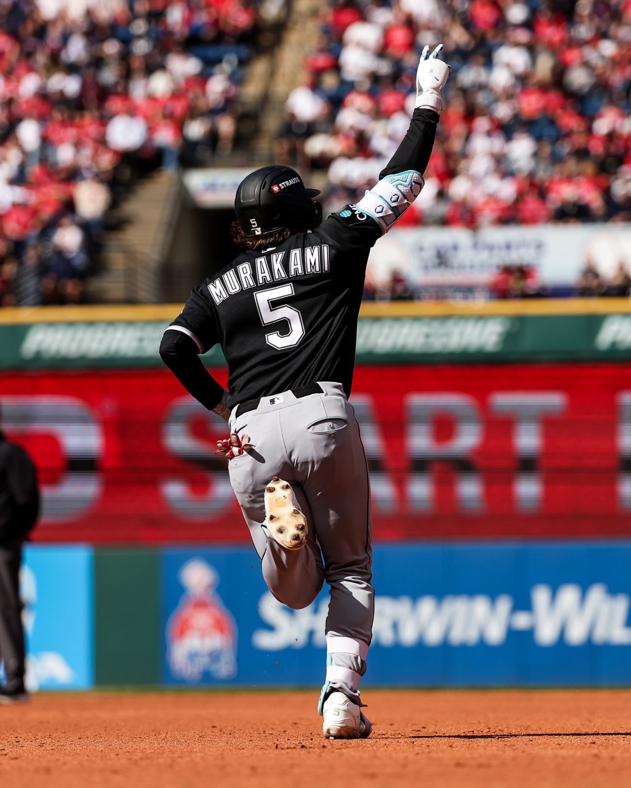 Munetaka Murakami (#5) recorre las bases tras su jonrón de dos carreras en Cleveland. Foto: Chicago White Sox.