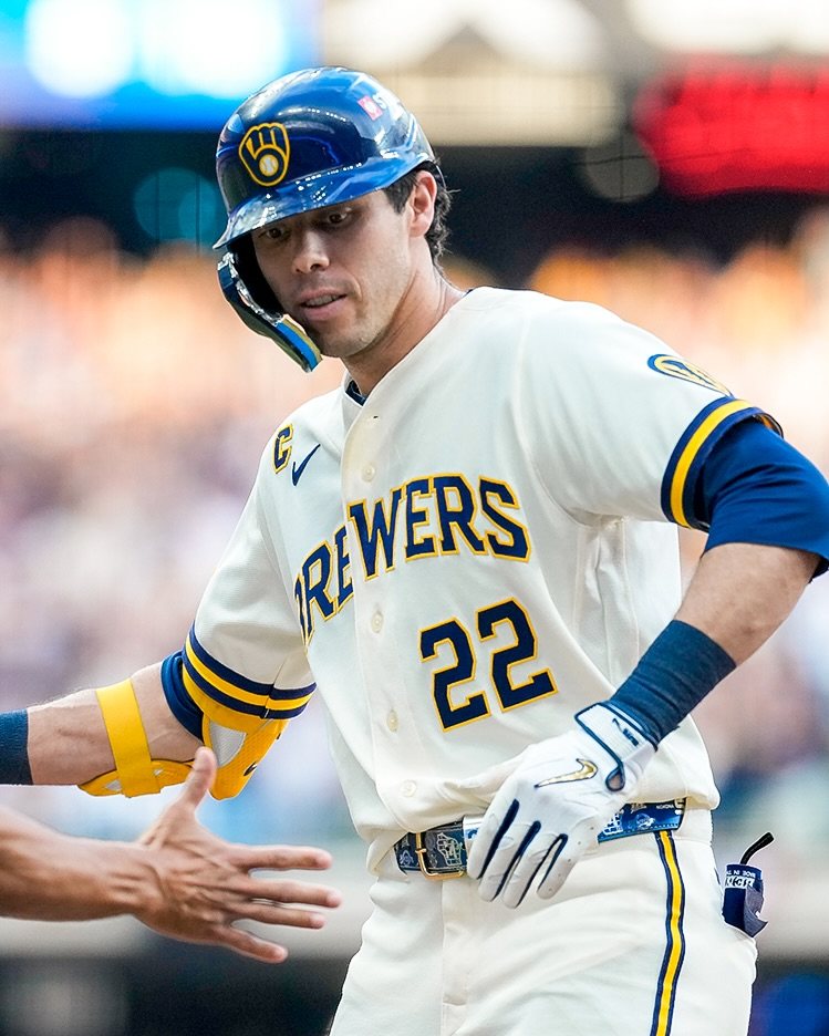 Christian Yelich (#22) de los Brewers en acción durante los playoffs. Foto: Milwaukee Brewers.