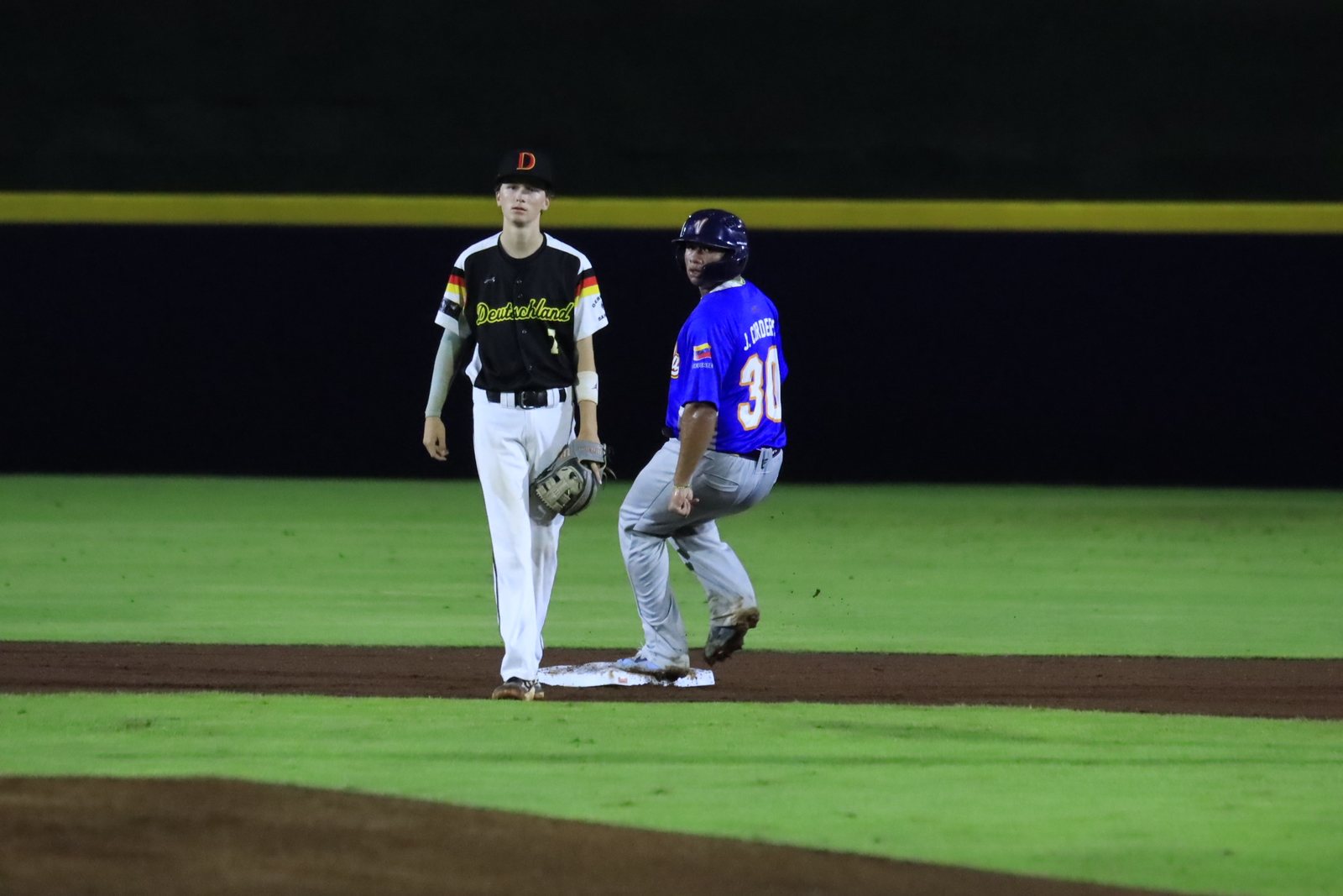 Cordero, en segunda base durante el triunfo 4–1 de Venezuela sobre Alemania. Foto: WBSC.