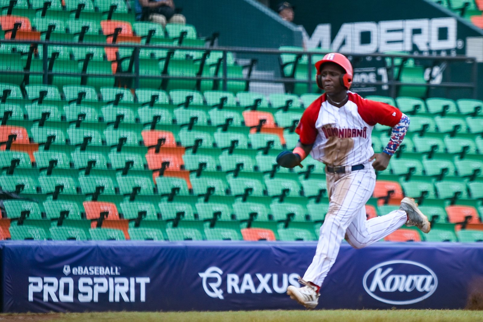 Un corredor dominicano en acción ante China Taipéi en Mérida. Foto: WBSC.
