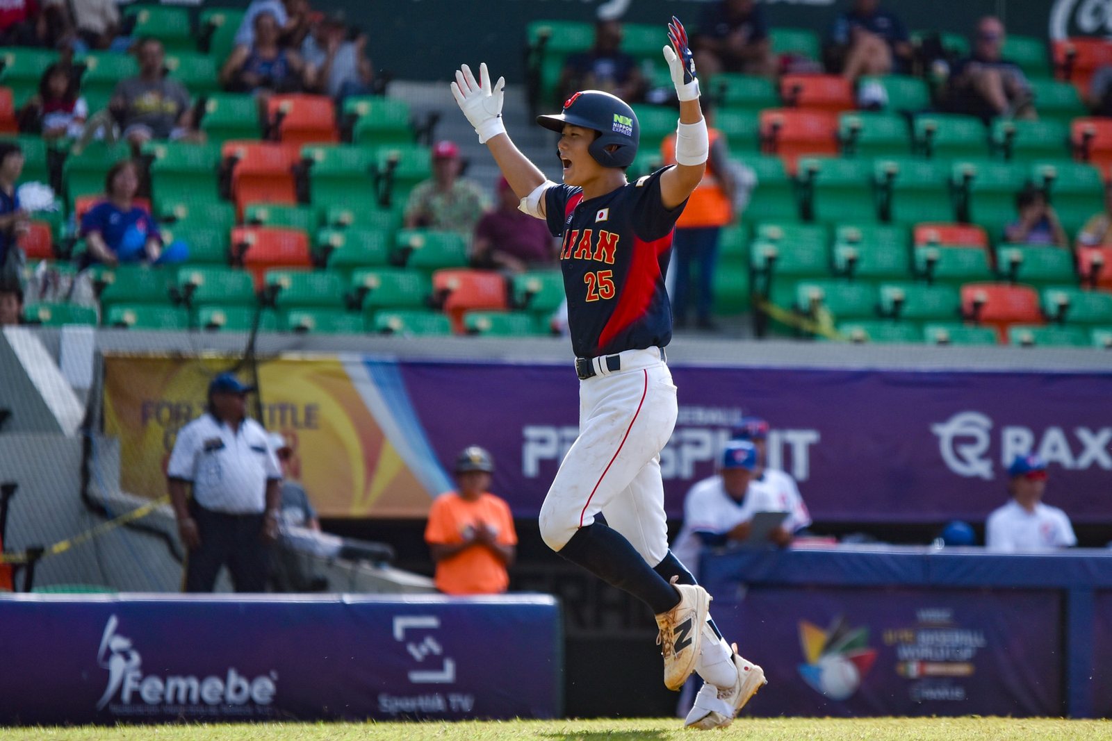 Ren Mitsui (#25) celebra ante China Taipéi en Mérida. Foto: WBSC.