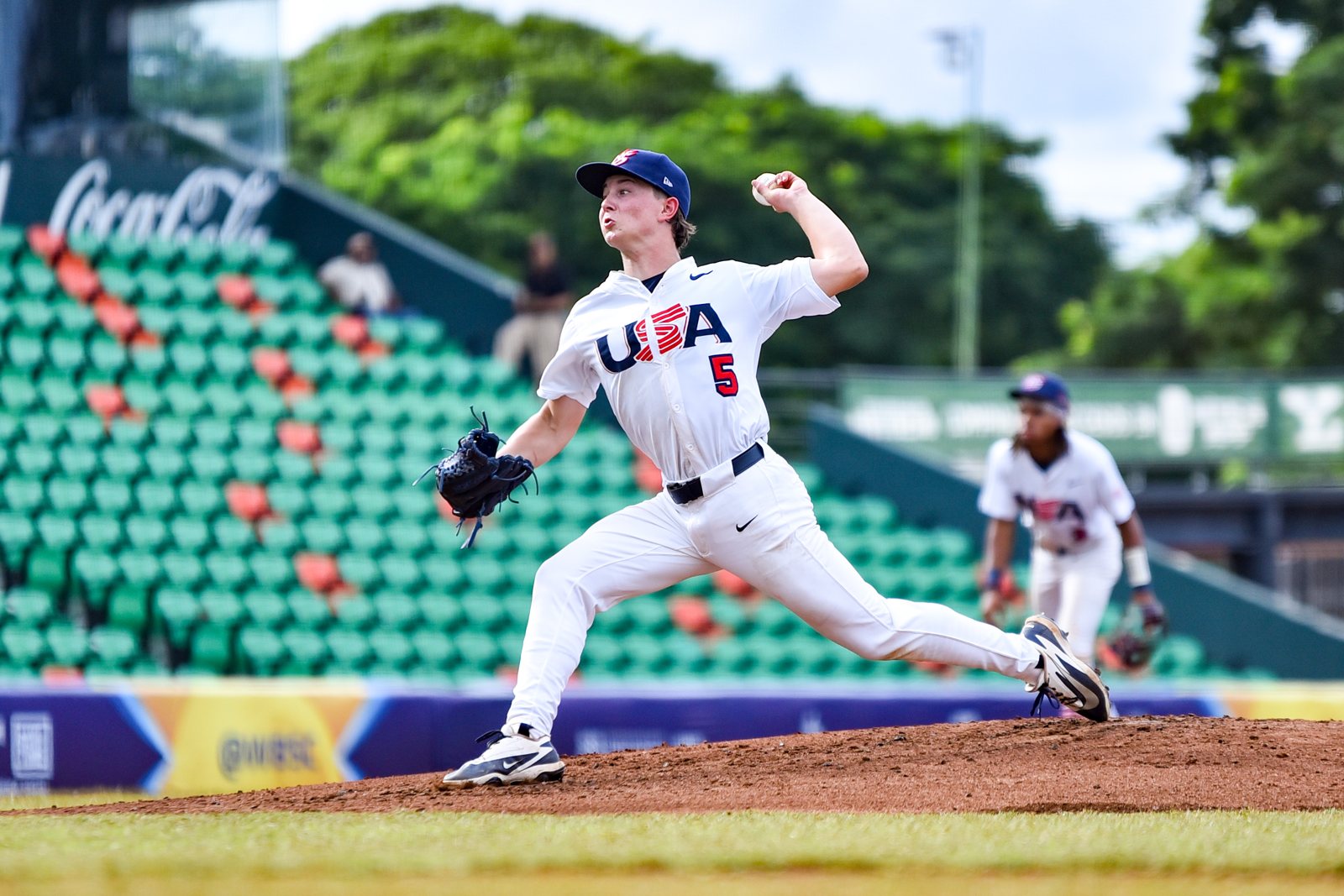 Un lanzador de Estados Unidos (#5) ante Japón. Foto: WBSC.