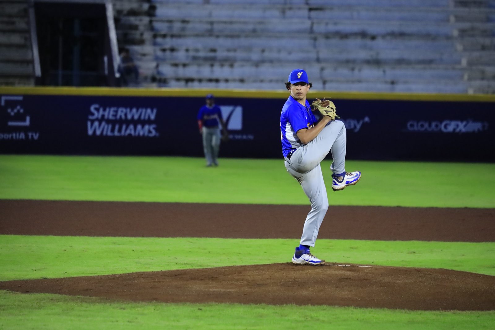 Diego Patiño (#16), líder de ponches del torneo con 19, lanza por Venezuela. Foto: WBSC.